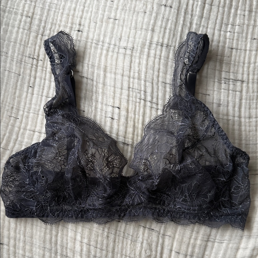Hanro SMALL Lace Bralette
